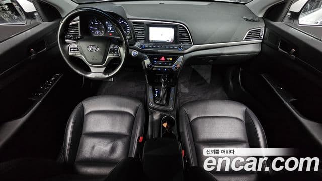 Hyundai Avante AD 1.6 e-VGT Smart, 2016 7