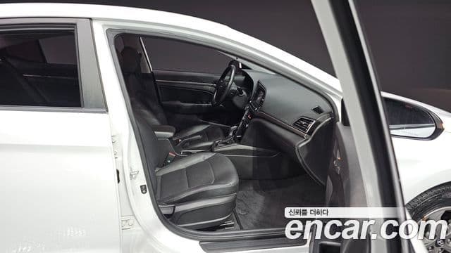 Hyundai Avante AD 1.6 e-VGT Smart, 2016 12