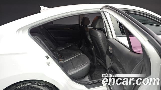 Hyundai Avante AD 1.6 e-VGT Smart, 2016 13