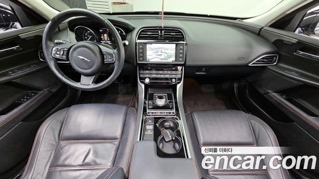 Jaguar XE Prestige, 2016 7