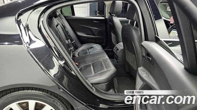 Jaguar XE Prestige, 2016 12