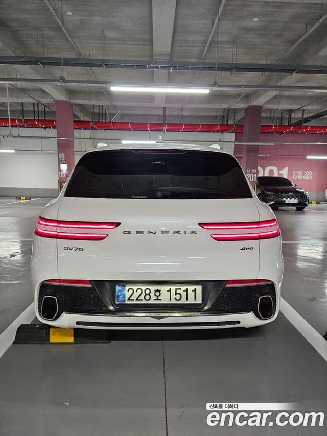 Genesis GV70, 2024 4