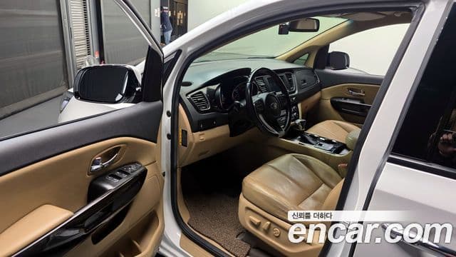 Kia The / новый New Carnival VIP, 2019 10