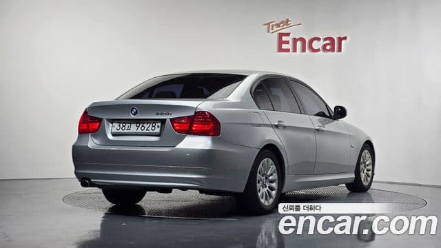 BMW 3시리즈 (E90) 320i седан, 2009 2