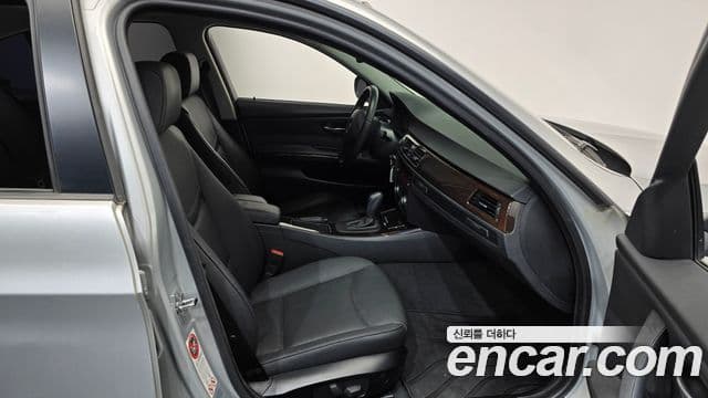 BMW 3시리즈 (E90) 320i седан, 2009 11