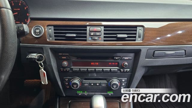 BMW 3시리즈 (E90) 320i седан, 2009 16