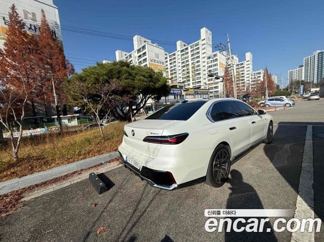 BMW 7시리즈 (G70) 740d xDrive M Sport, 2025 все фото