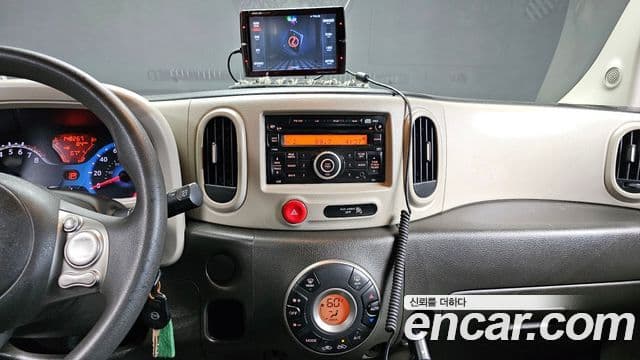 Nissan 큐브 Z12, 2009 14