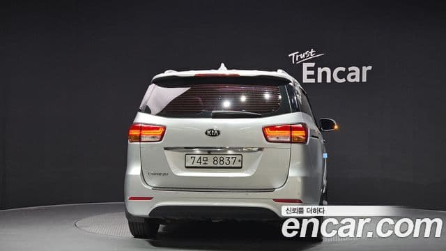 Kia All New Carnival Prestige, 2015 4