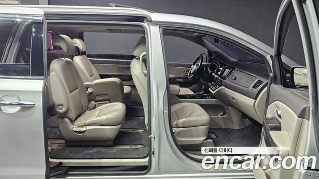 Kia All New Carnival Prestige, 2015 12