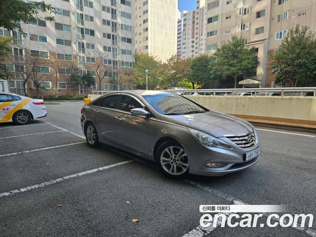 Hyundai YF Sonata Premier, 2010 3