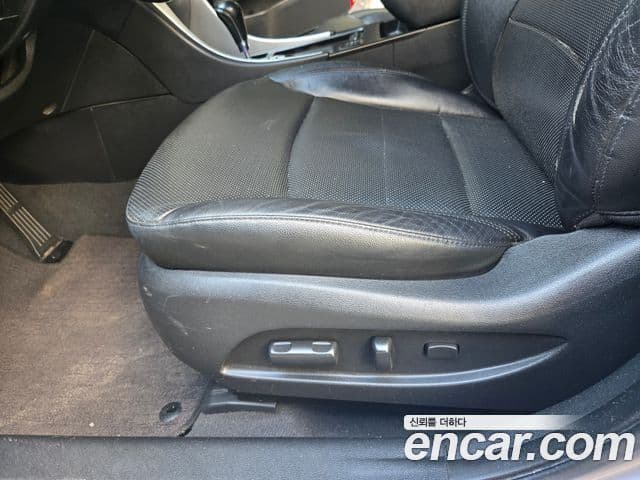 Hyundai YF Sonata Premier, 2010 6