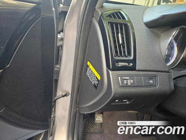 Hyundai YF Sonata Premier, 2010 7