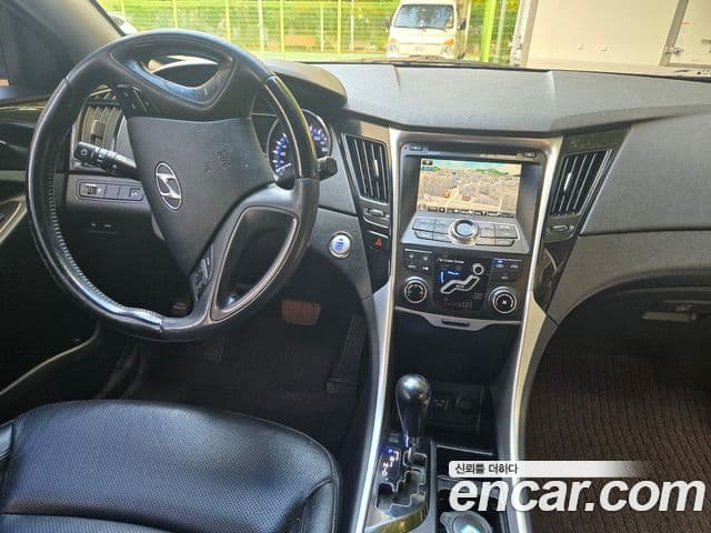 Hyundai YF Sonata Premier, 2010 8