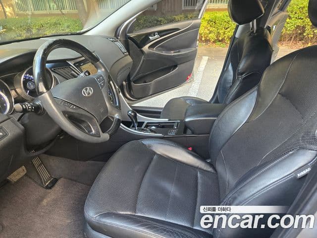 Hyundai YF Sonata Premier, 2010 11