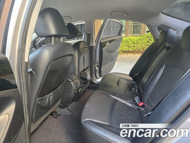 Hyundai YF Sonata Premier, 2010 12