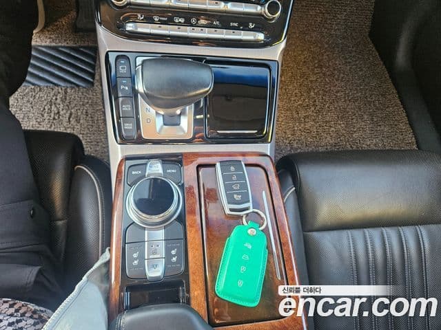 Genesis EQ900 Prestige, 2016 9