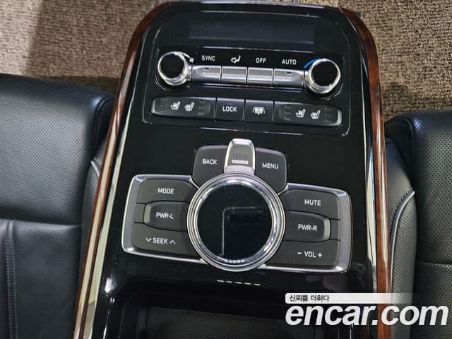 Genesis EQ900 Prestige, 2016 15