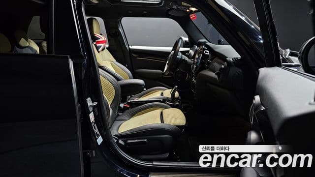 Mini Cooper S 3세대, 2023 10