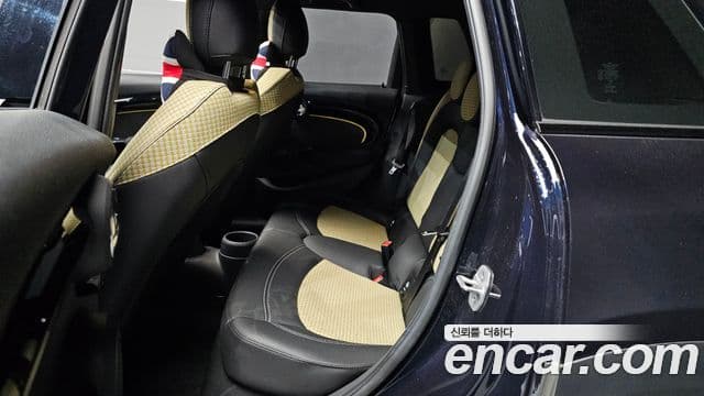 Mini Cooper S 3세대, 2023 12