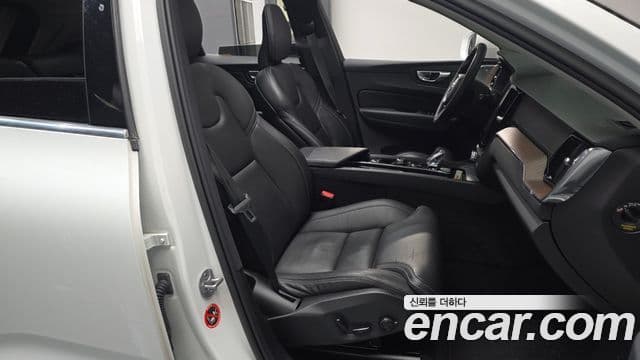 Volvo XC60 2세대 B5 Ultimate Bright, 2023 10