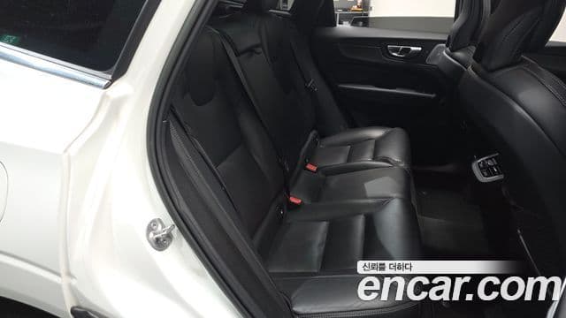 Volvo XC60 2세대 B5 Ultimate Bright, 2023 12