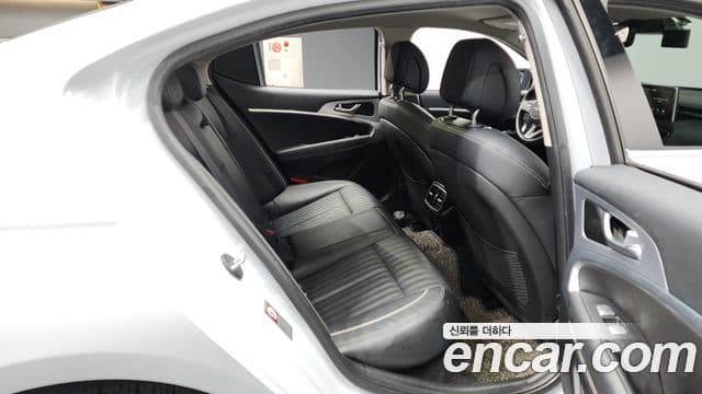 Genesis G70 Elite, 2020 12