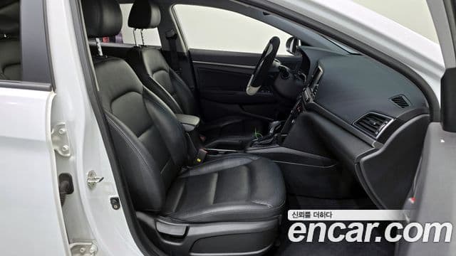 Hyundai Avante AD 1.6 GDI Value Plus, 2018 12