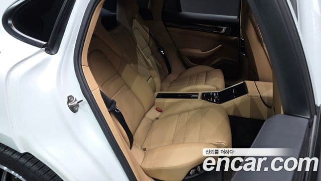 Porsche Panamera (971), 2018 10