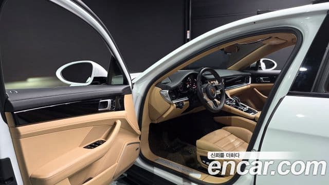 Porsche Panamera (971), 2018 11