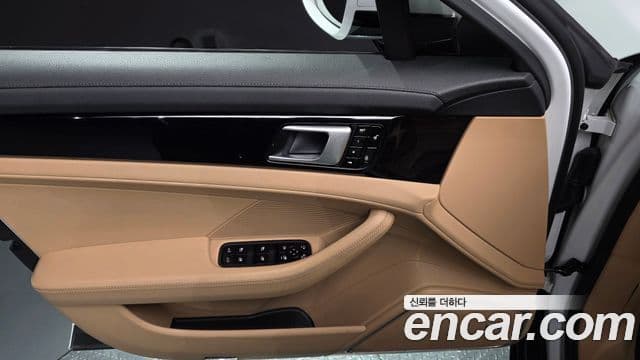 Porsche Panamera (971), 2018 17