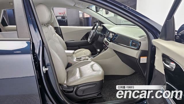 Kia Niro Noblesse, 2017 10