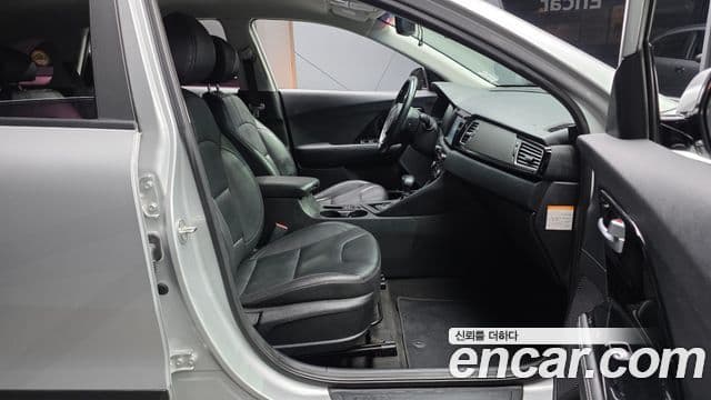 Kia Niro Prestige, 2018 11