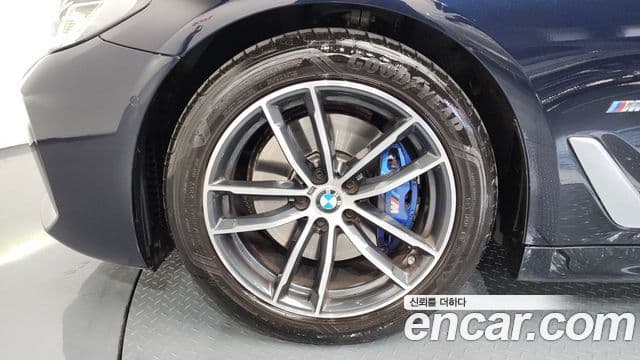 BMW 5시리즈 (G30) 520i M Sport, 2022 все фото