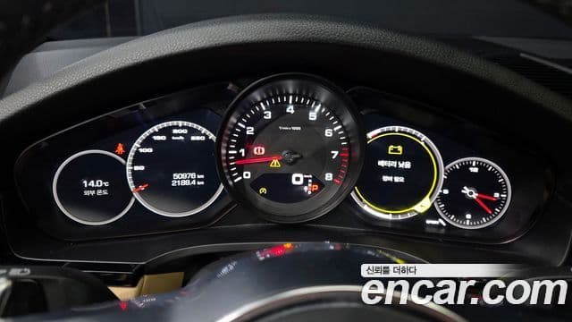 Porsche Cayenne (PO536), 2019 8