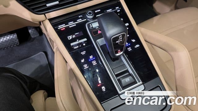 Porsche Cayenne (PO536), 2019 9