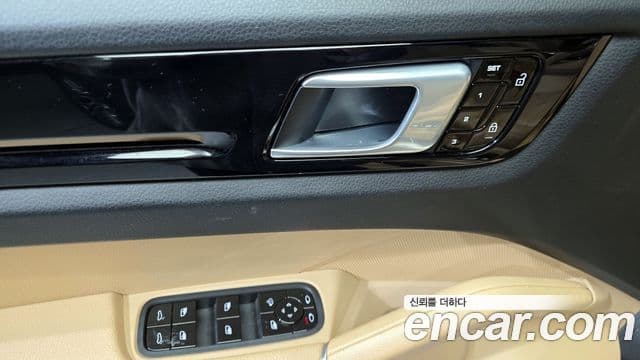 Porsche Cayenne (PO536), 2019 14