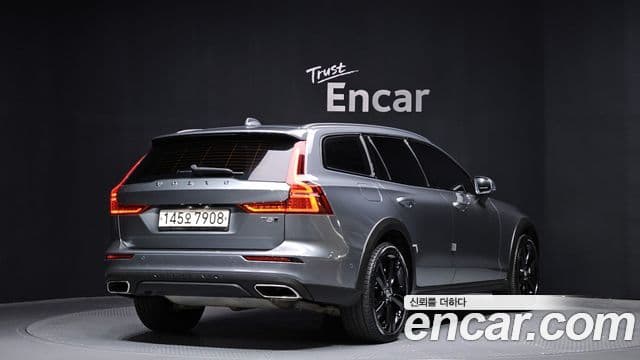 Volvo V60 Cross Country 2세대 T5 Pro AWD, 2020 2