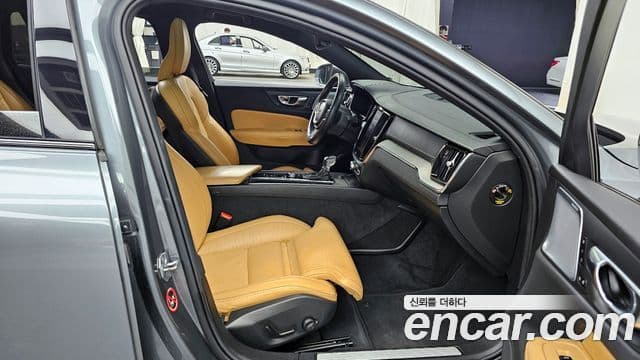 Volvo V60 Cross Country 2세대 T5 Pro AWD, 2020 11