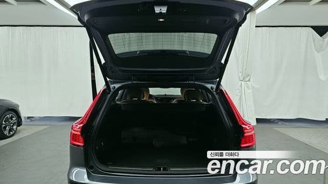 Volvo V60 Cross Country 2세대 T5 Pro AWD, 2020 20