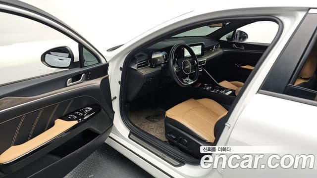 Kia K5 3세대 Signature, 2022 11