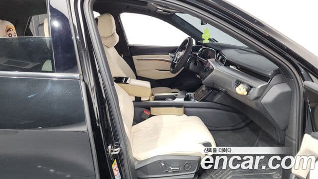 Audi e-Tron 55 Quattro Sportback, 2021 11