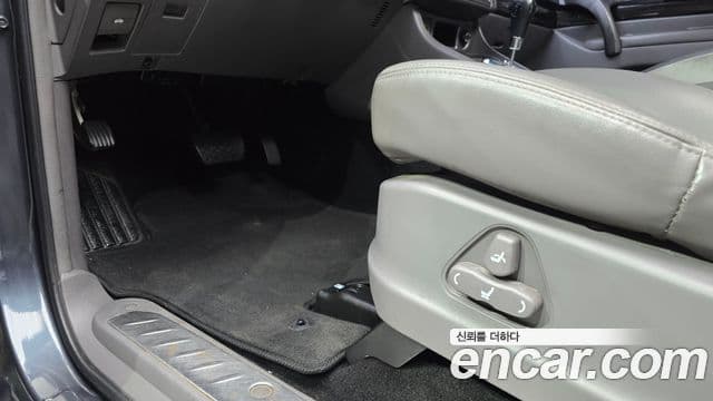 KG모빌리티(SsangYong) Korando 투리스모 4WD TX 9인승, 2016 18