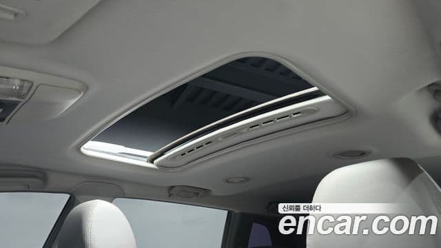 KG모빌리티(SsangYong) Korando 투리스모 4WD TX 9인승, 2016 19