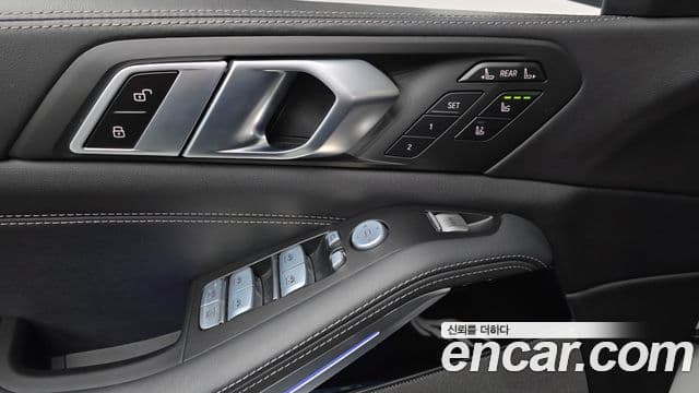 BMW X7 (G07) xDrive 40i M Sport 6인승, 2024 17