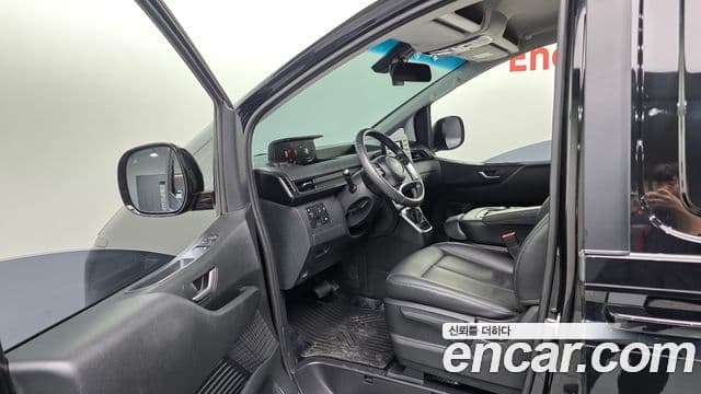 Hyundai Staria Modern, 2025 11