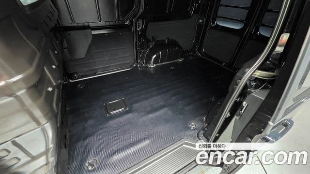 Hyundai Staria Modern, 2025 18