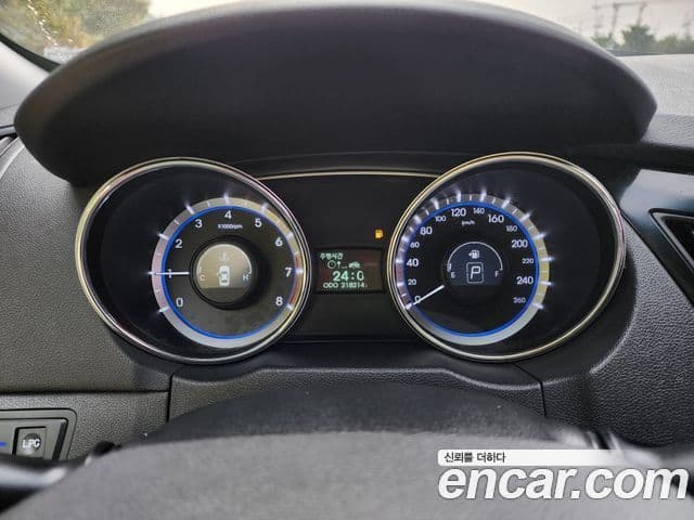 Hyundai YF Sonata LPI top, 2012 4