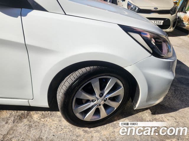 Hyundai Accent(новый кузов / новое поколение) 1.6 GDI top, 2012 9