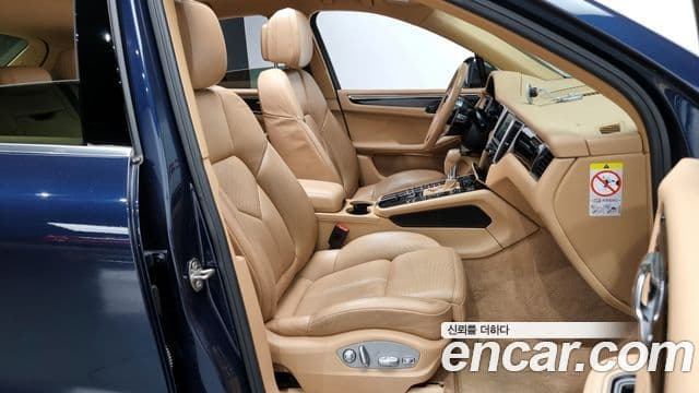 Porsche Macan 95B, 2016 11